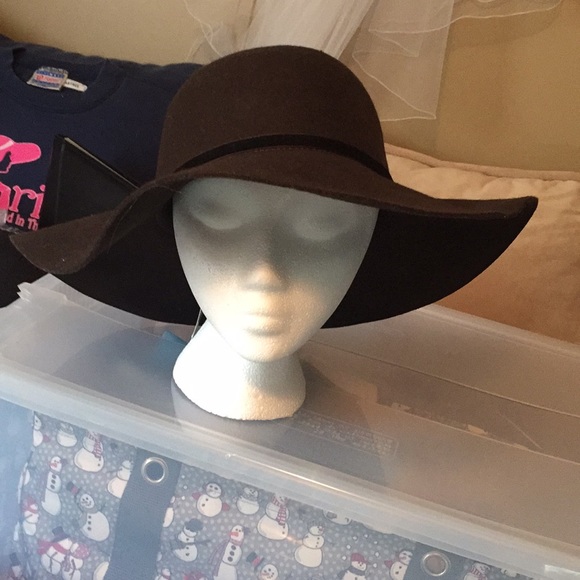 Fun & floppy hat / NWT - Picture 2 of 6